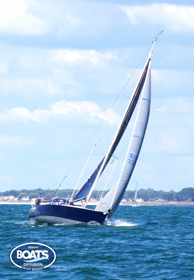 J BOATS J 109