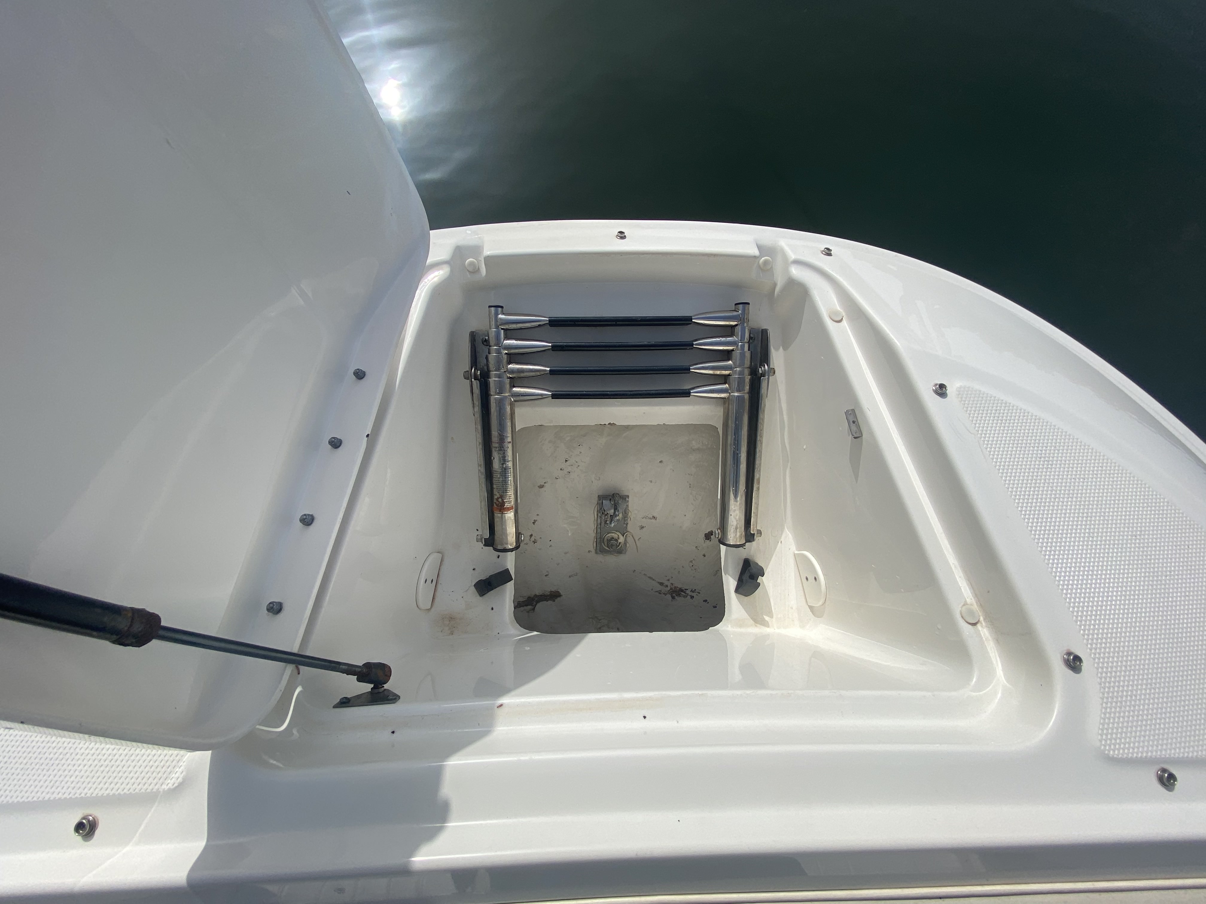 SeaRay 220 Sundeck