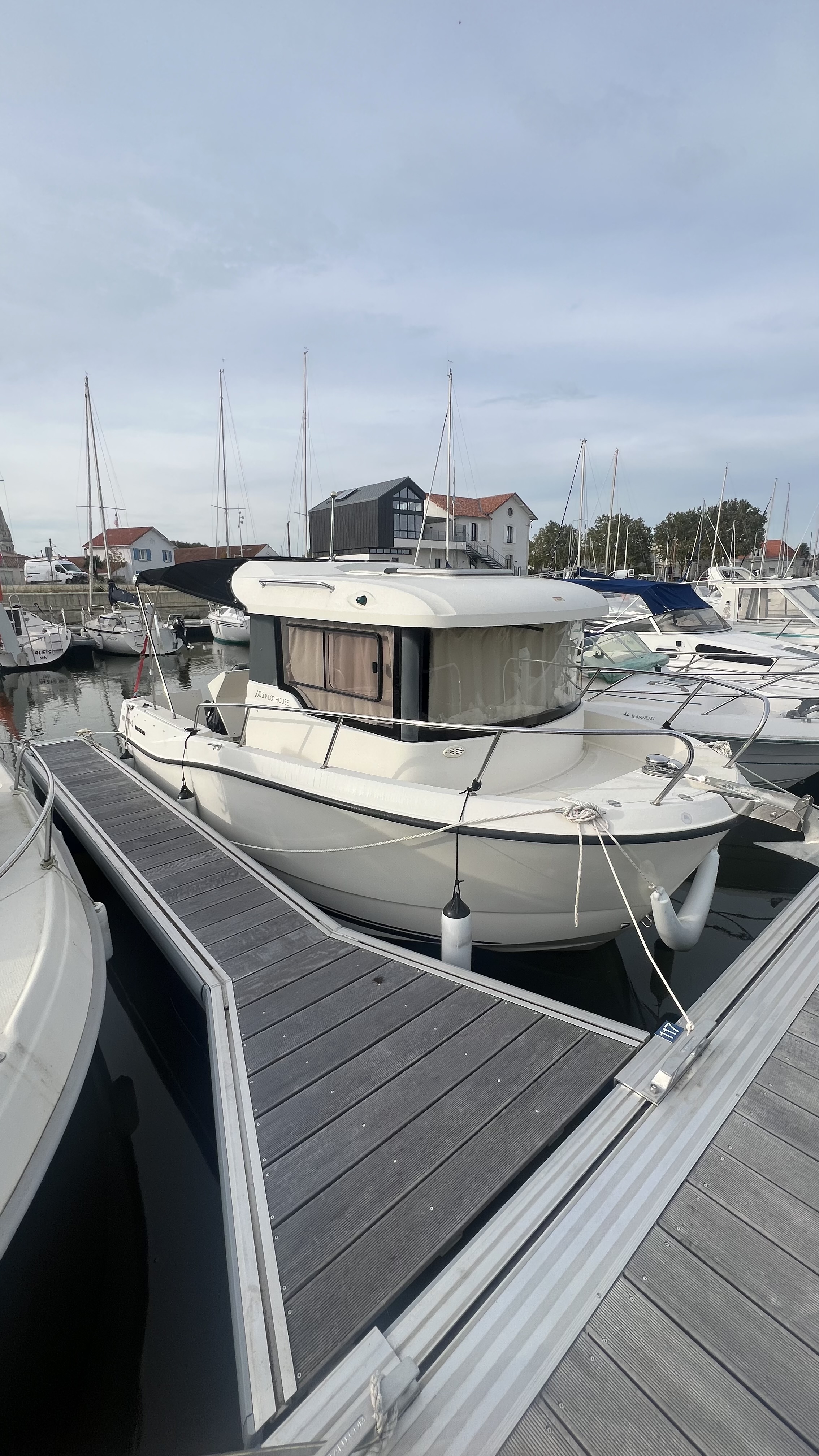 Quicksilver 605 Pilothouse